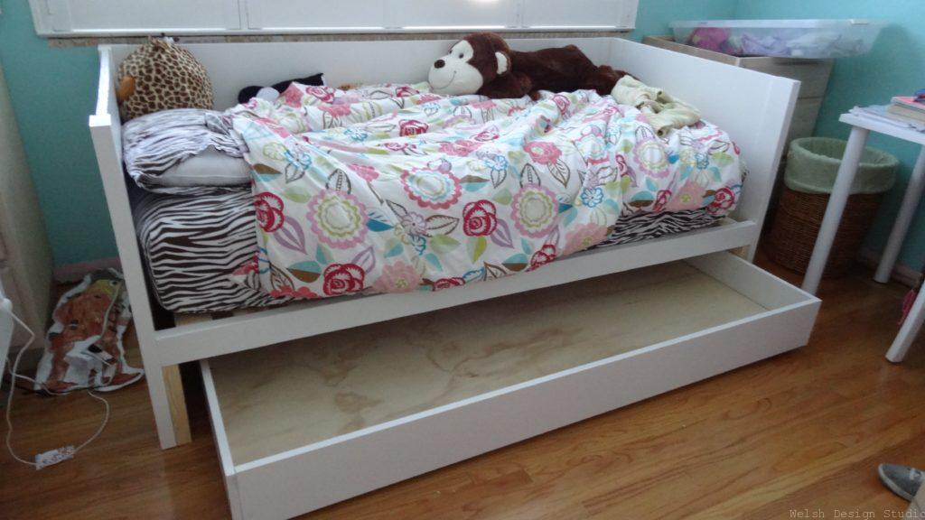 DIY daybed with trundle