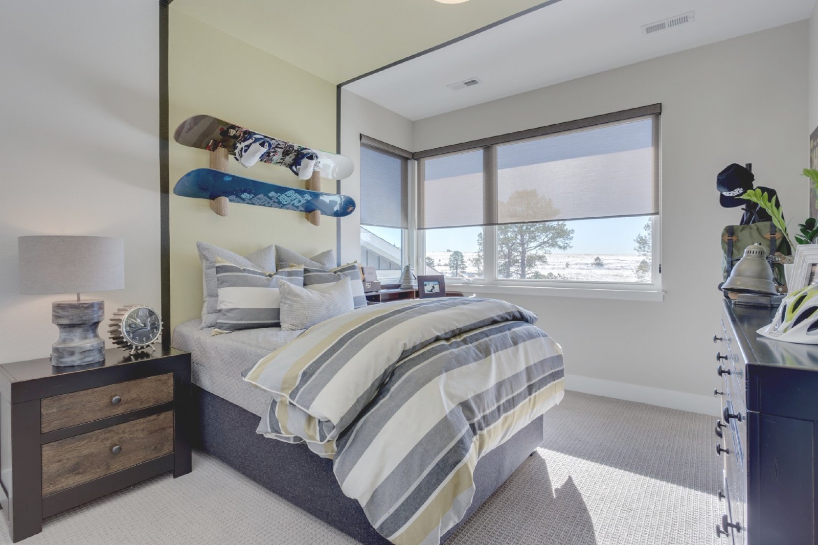 snowboard bedroom