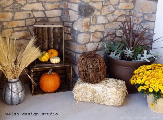 Fall decorations for front porch