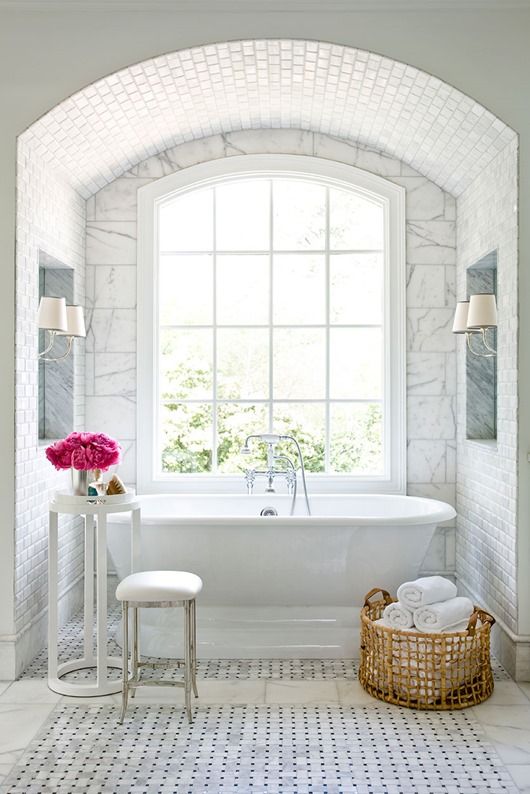 freestanding bathtub decor