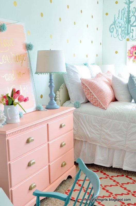aqua and pink girls bedroom