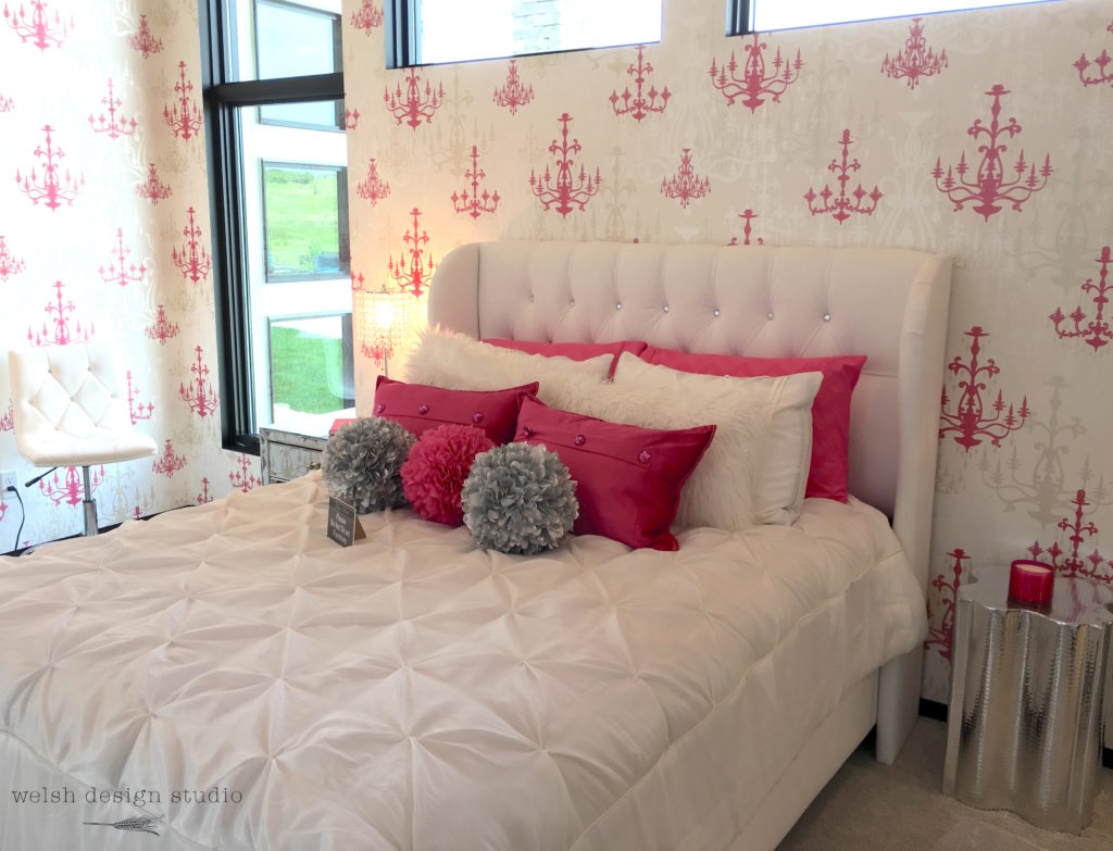 hot pink and white girls bedroom