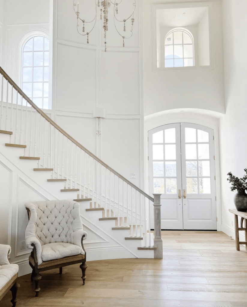 entryway painted benjamin moore chantilly lace