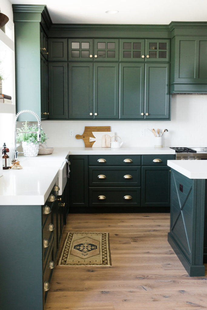 green kitchen cabinets dunn edwards forest green